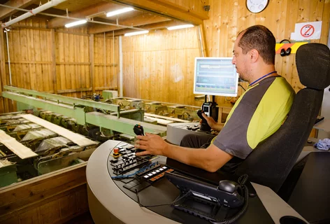 Sägewerksmitarbeiter bei Schößwendter Holz in Saalfelden